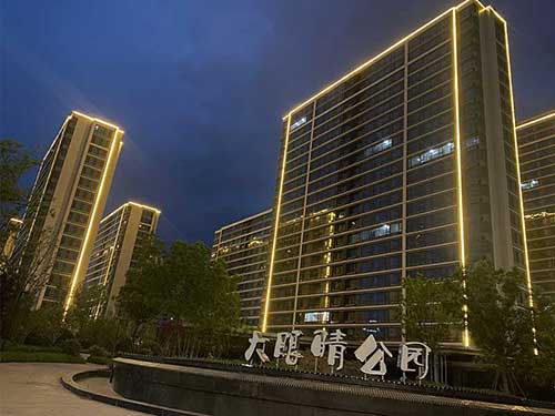 景觀亮化燈具選型避坑指南：LED、投光燈、線條燈如何搭配？